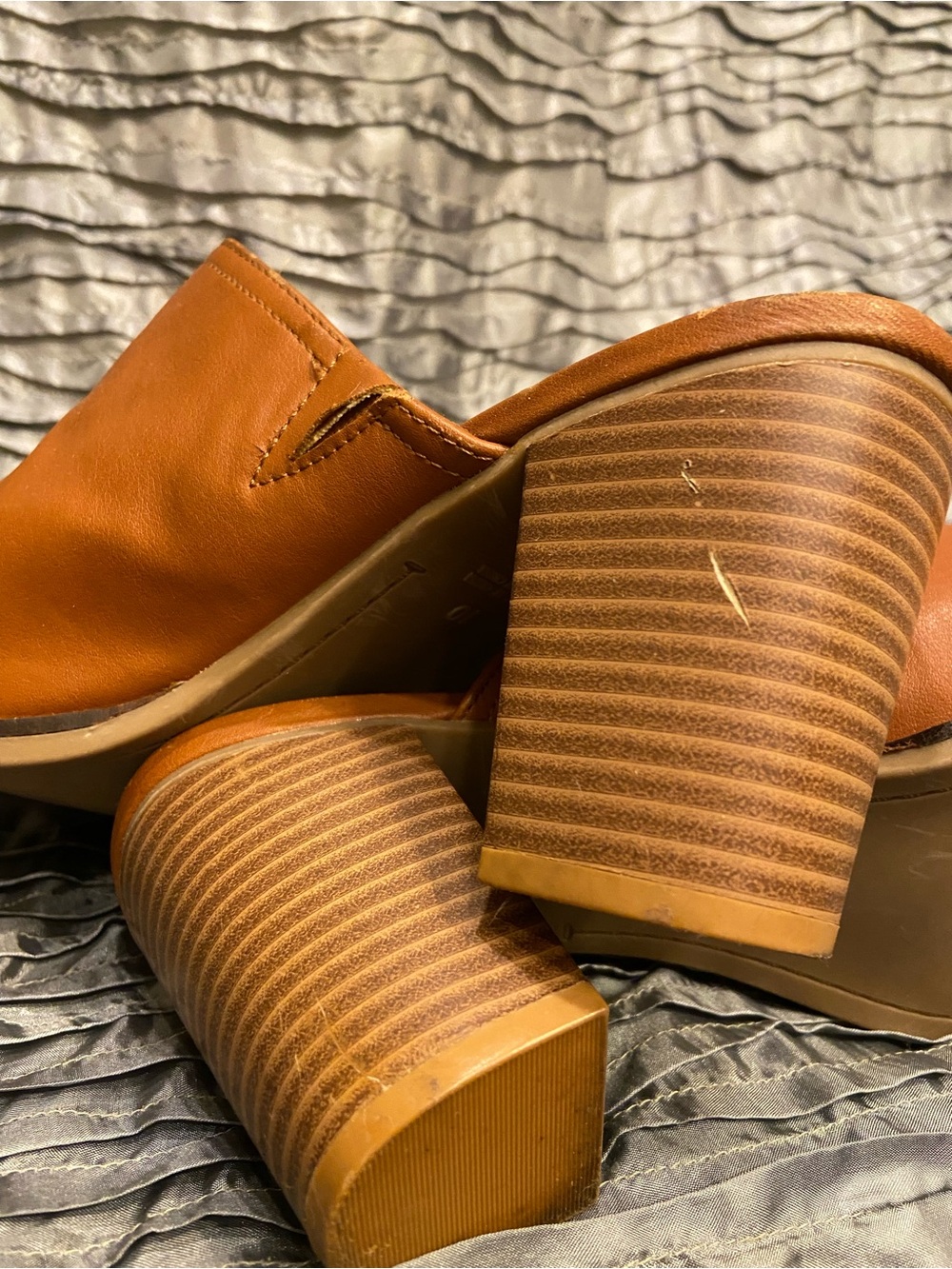 Old Navy Tan Open-Toe Slide Mules - Picture 12 of 12